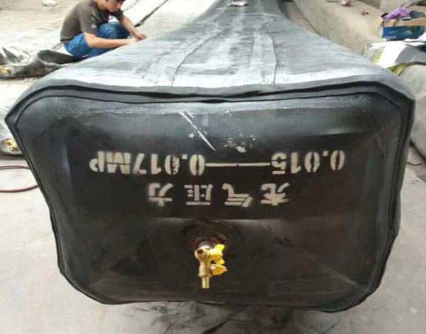 橋梁空心板芯模