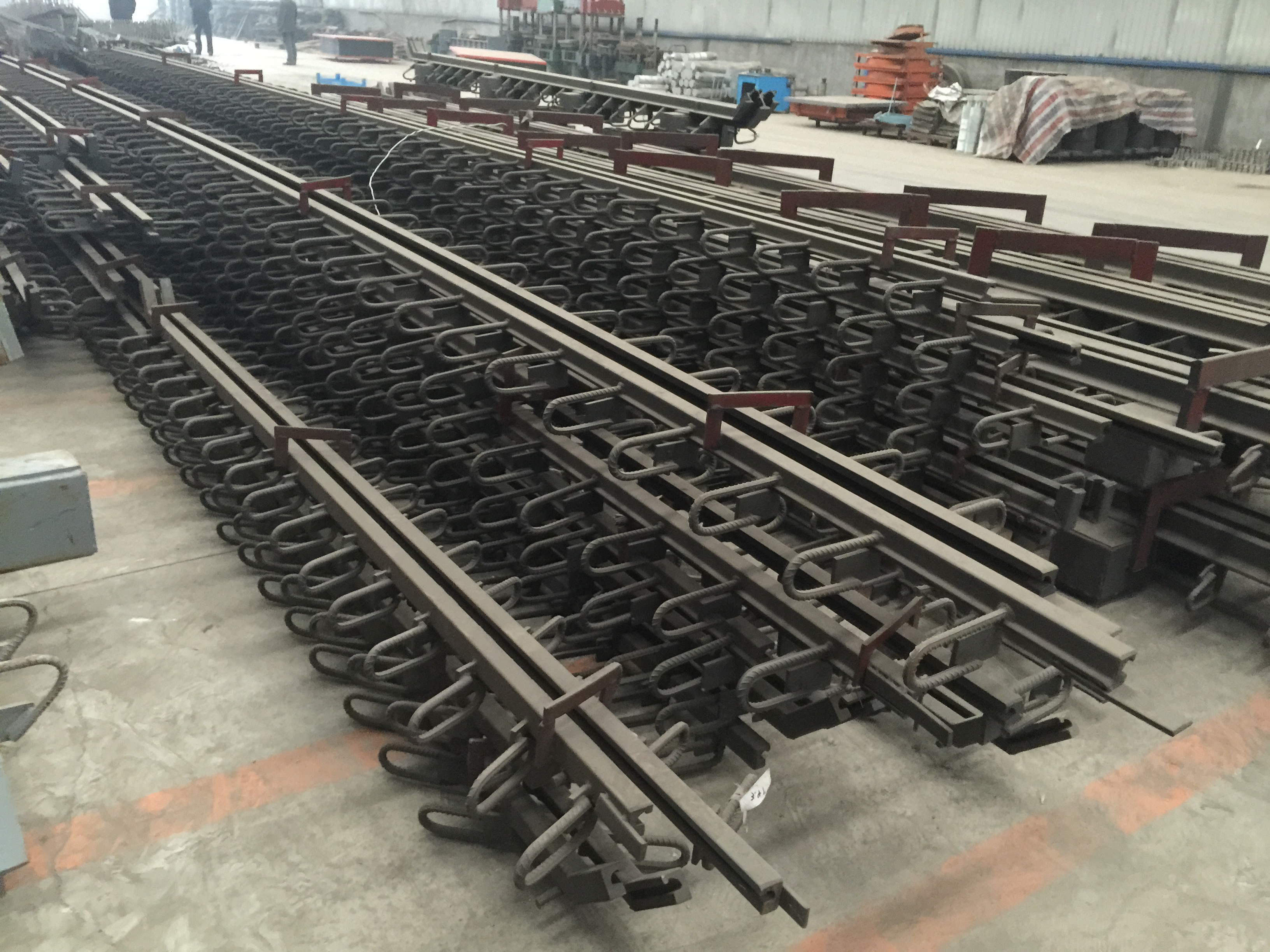 橋梁伸縮縫車間庫房